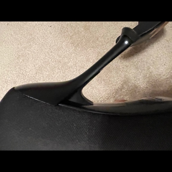 Prada Black Pumps w/super cute heel. - Picture 6 of 10